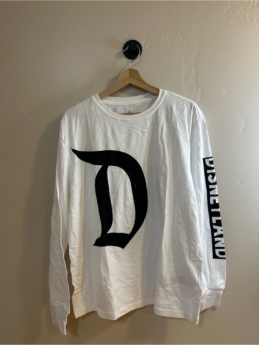 Disneyland Resort Men’s Large White Long Sleeve Logo Tee NWT